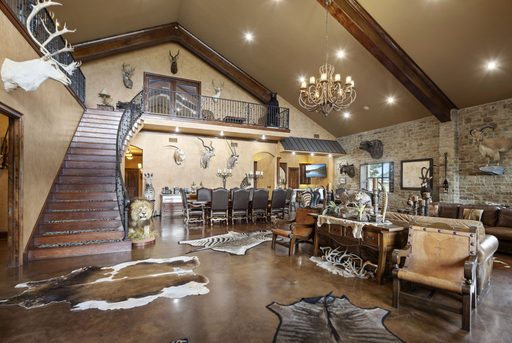 Stone Creek Hunting Ranch - Main Lodge Interior